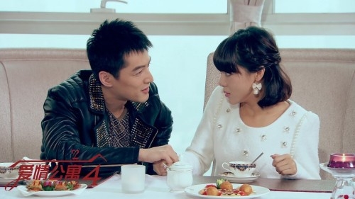 《爱4》脱线女VS猥琐男 邓家佳胡歌爆笑荧屏_金鹰网