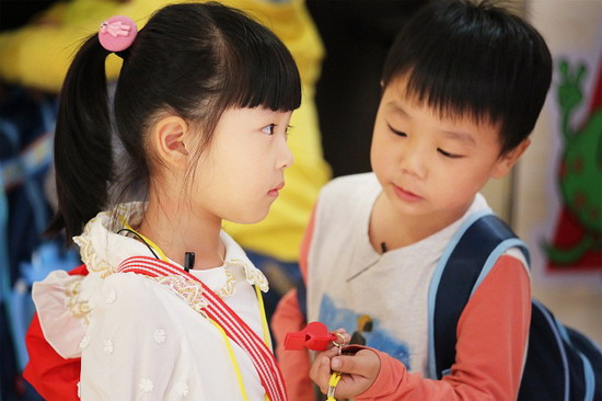 《一年级》王梓璇当班长擅长沟通 真情告白化