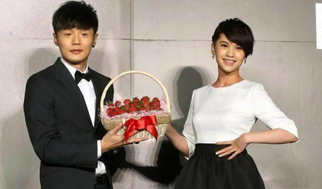 陈楚生微博首发demo日志视频 父女档翻唱《R